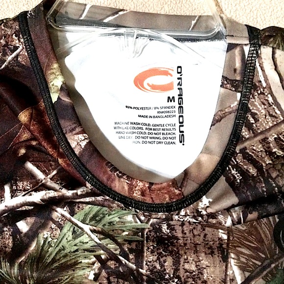 Realtree O'rageous Camouflage Medium Short Sleeve Shirt w/ black along sides - Picture 2 of 6